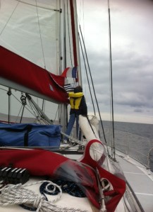 Hugo descend le drapeau de courtoisie